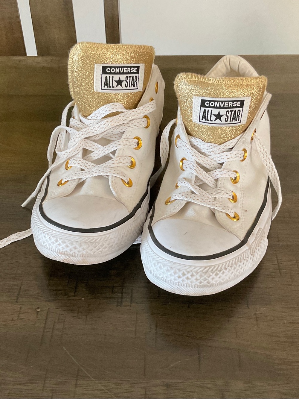 Converse All Star Womens White w Gold highlights Sneakers Sz 10